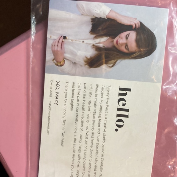 I just got this bracelet but it’s too small for my hand so decide to sell it - Picture 3 of 3